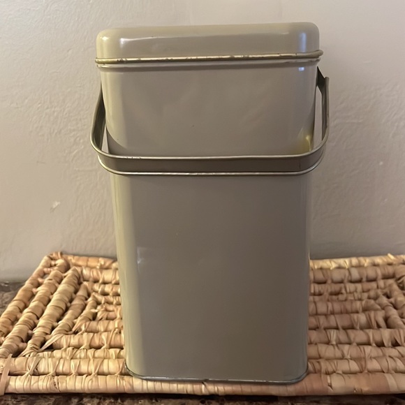 Vintage Hallmark Shirt Tales Penguin “Stay Cool” Tin Container with Handles - Picture 3 of 14